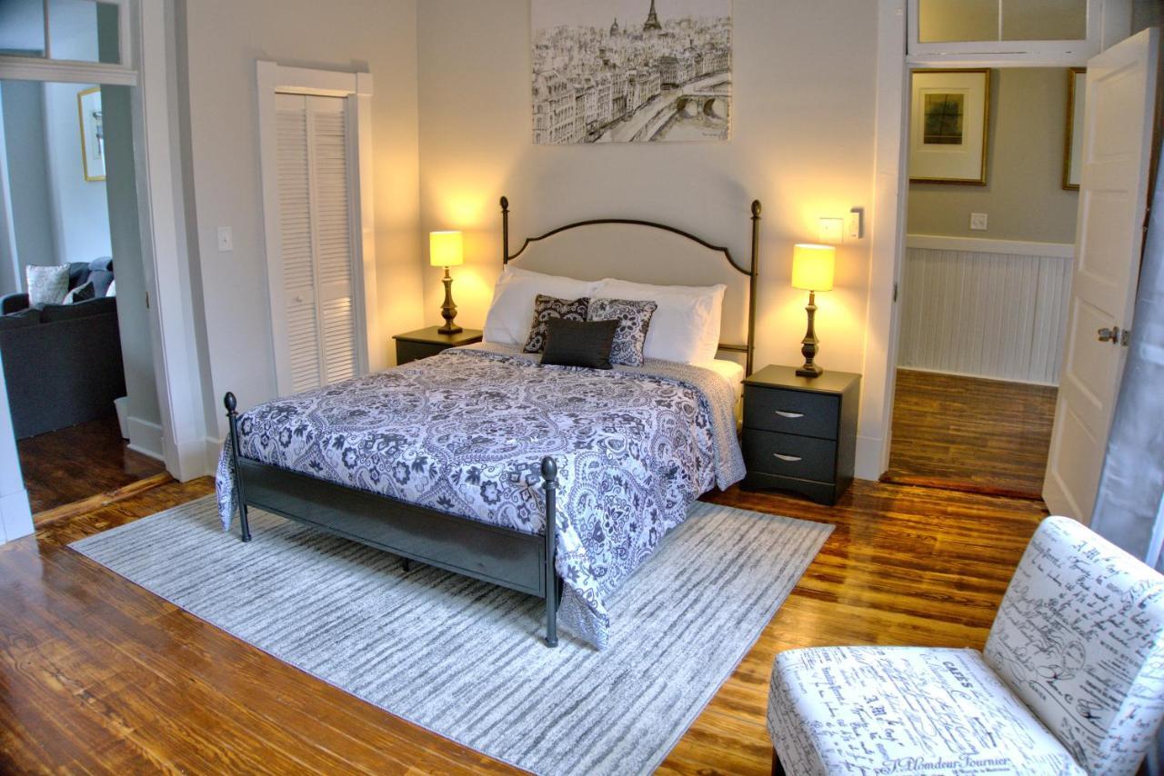 2 Bedroom Newly Renovated Townhome In Historic Savannah Exterior foto