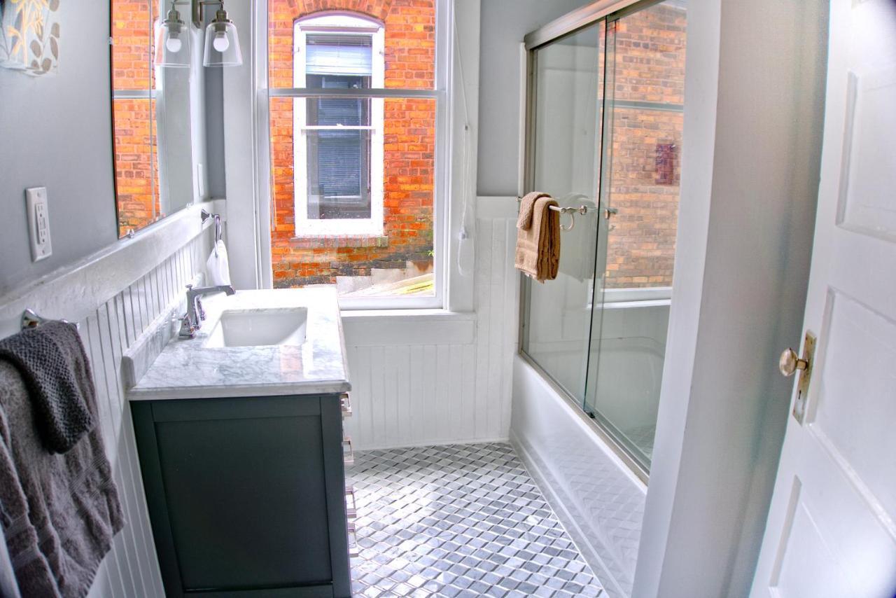 2 Bedroom Newly Renovated Townhome In Historic Savannah Exterior foto